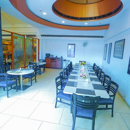 היידראבד Hotel The Plaza מראה חיצוני תמונה