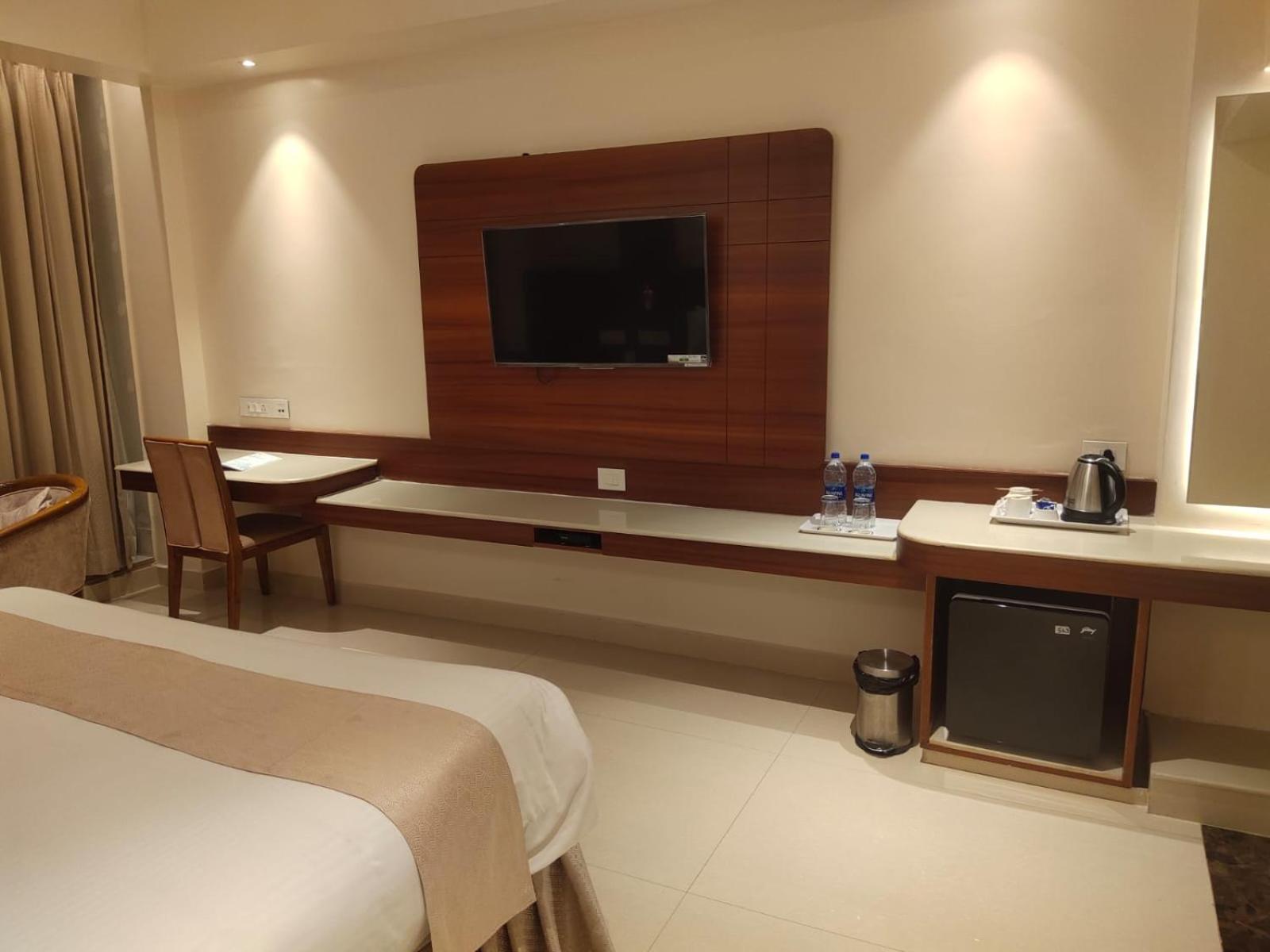 היידראבד Hotel The Plaza מראה חיצוני תמונה