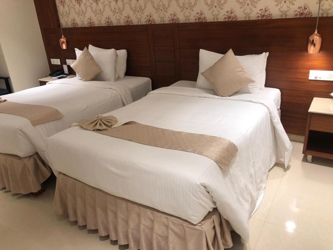 היידראבד Hotel The Plaza מראה חיצוני תמונה