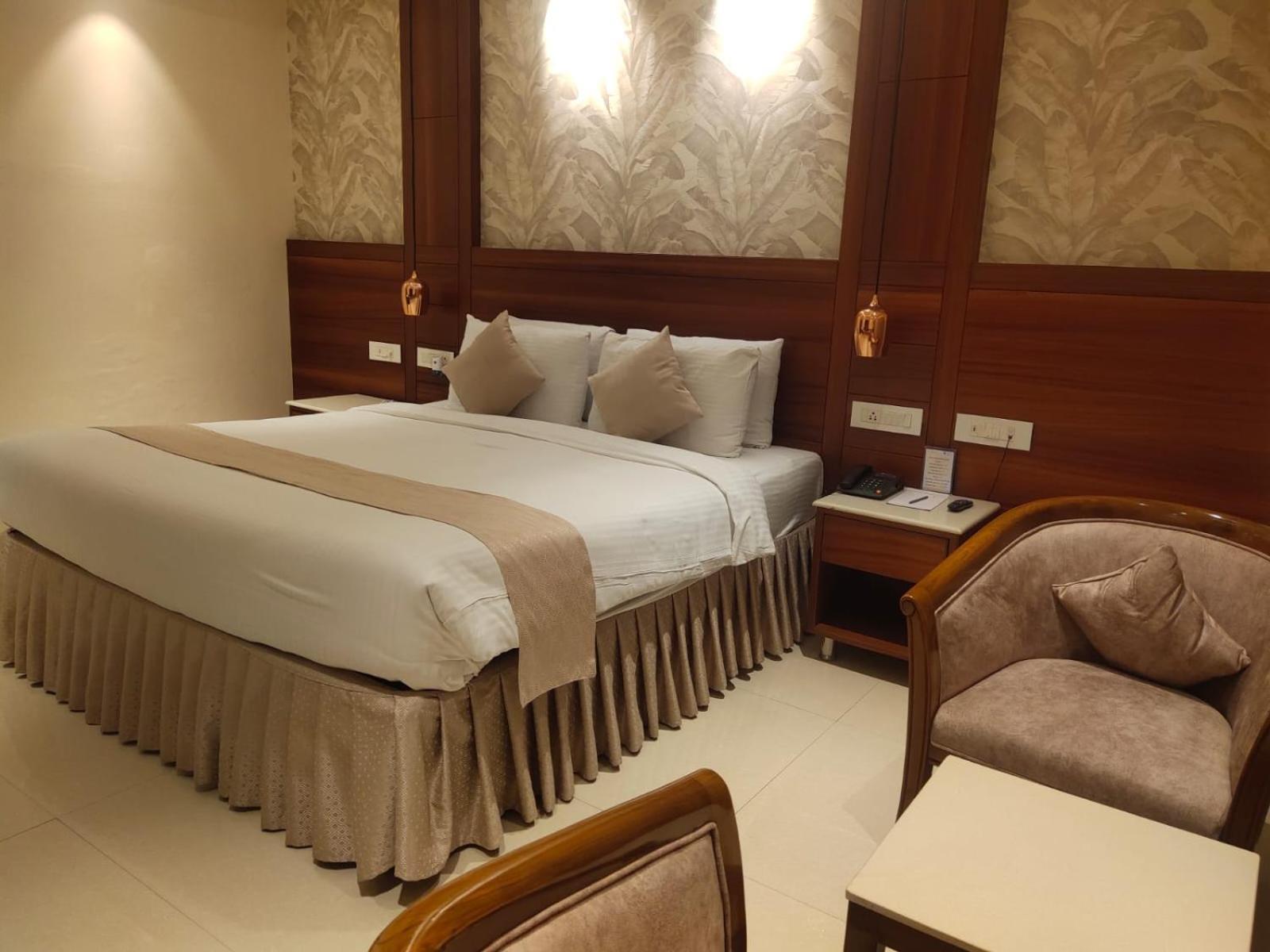 היידראבד Hotel The Plaza מראה חיצוני תמונה