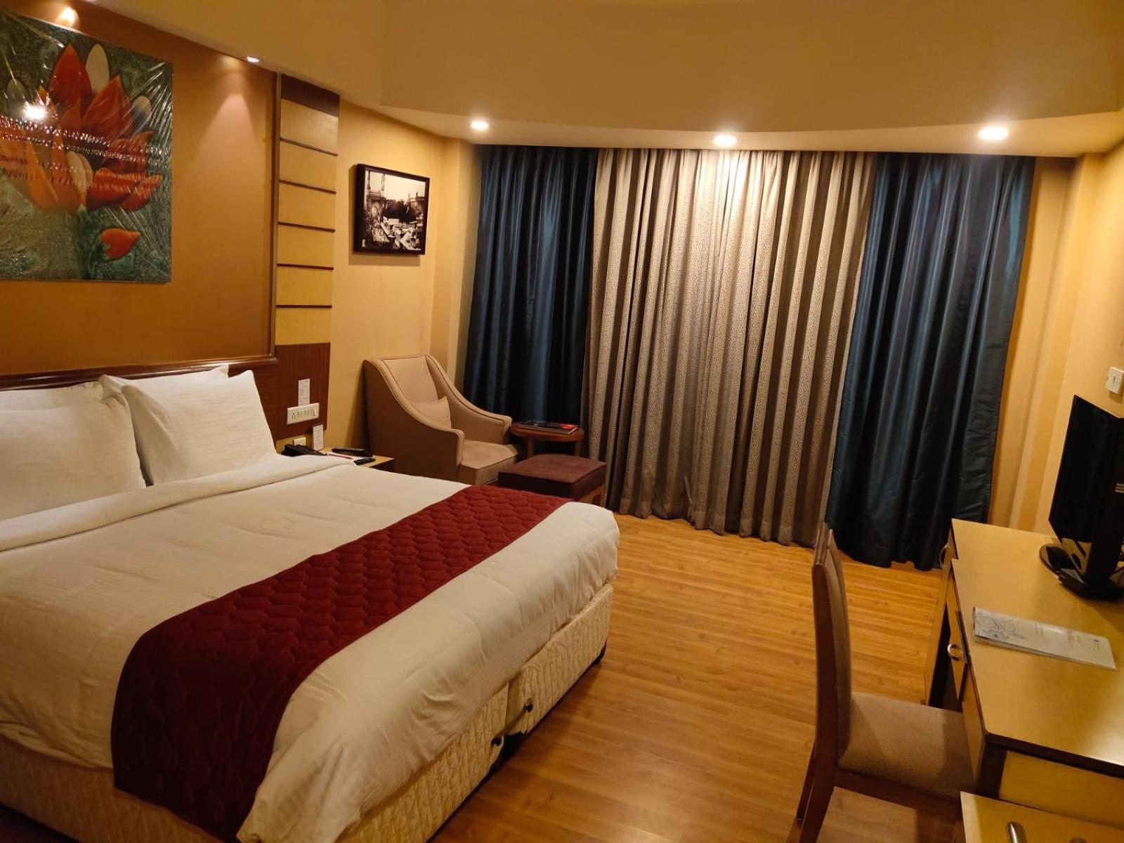 היידראבד Hotel The Plaza מראה חיצוני תמונה