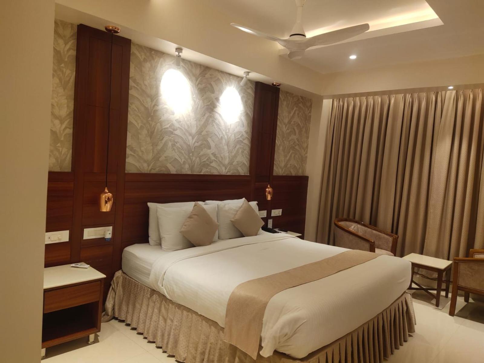 היידראבד Hotel The Plaza מראה חיצוני תמונה