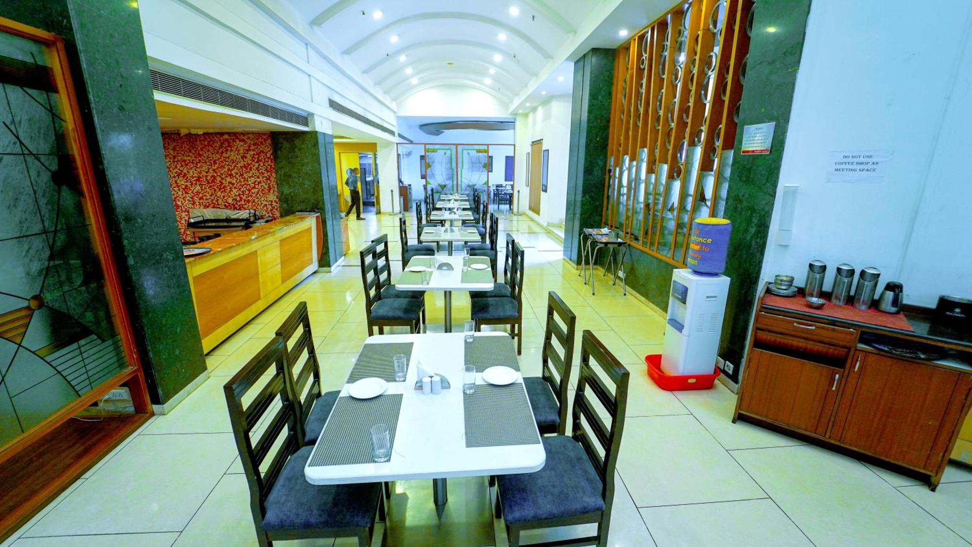 היידראבד Hotel The Plaza מראה חיצוני תמונה