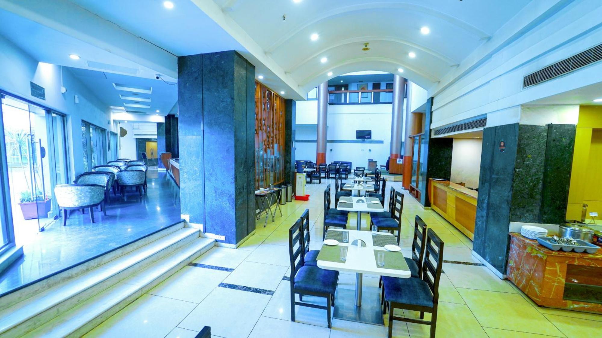 היידראבד Hotel The Plaza מראה חיצוני תמונה