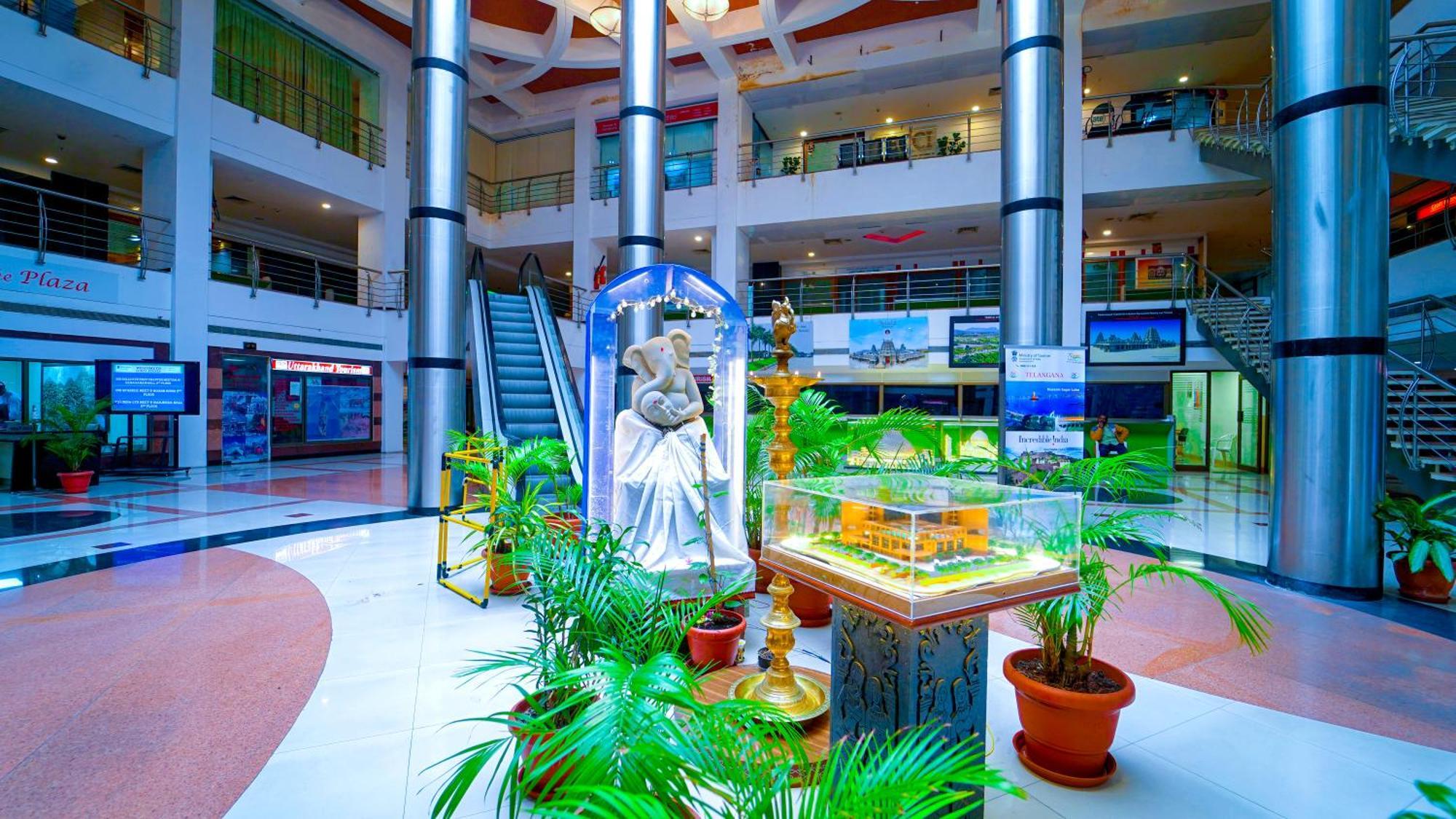 היידראבד Hotel The Plaza מראה חיצוני תמונה