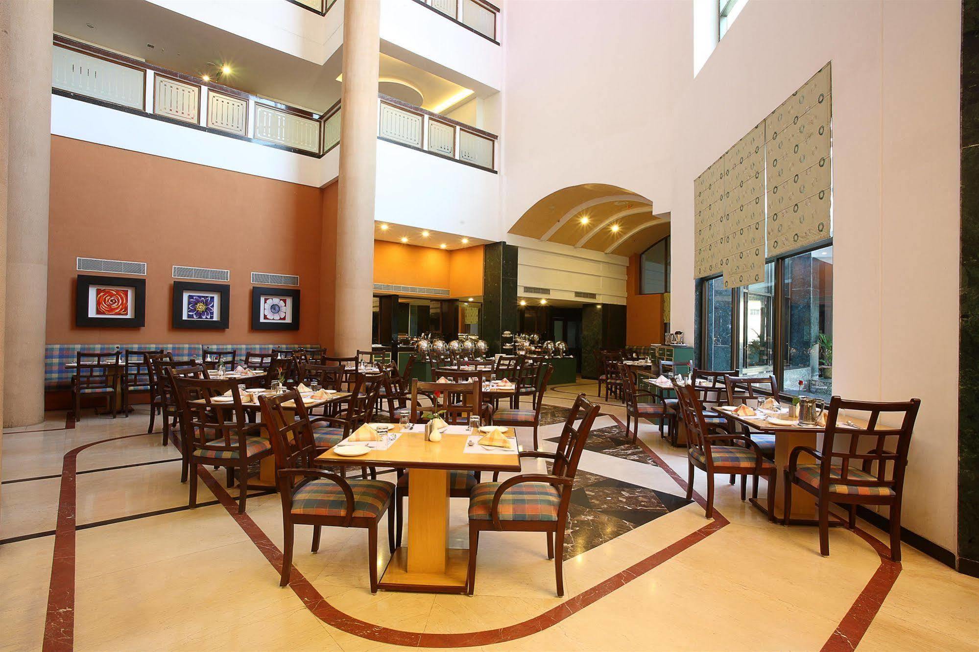 היידראבד Hotel The Plaza מראה חיצוני תמונה