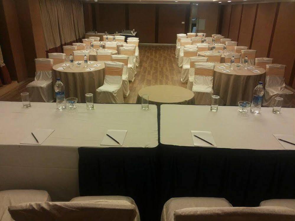 היידראבד Hotel The Plaza מראה חיצוני תמונה